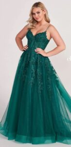 This beautiful emerald green A-line prom dress features a plunging V-neckline with embroidered lace appliques, corset front with lace up back.